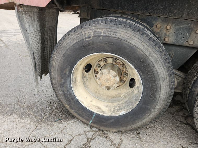 image for item LX9584 1991 Mack RD690S  dump truck