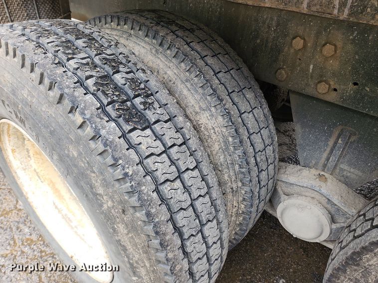 image for item LX9584 1991 Mack RD690S  dump truck