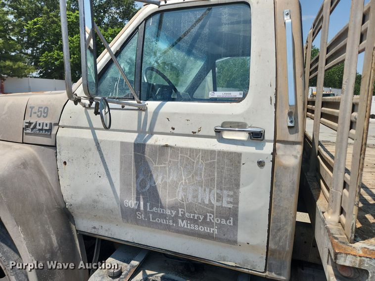 image for item LX9588 1992 Ford F700  flatbed truck