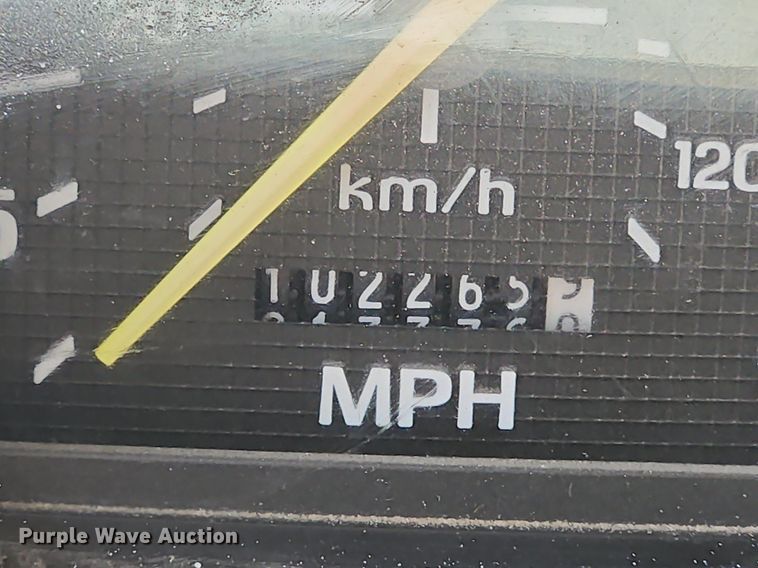 image for item LX9588 1992 Ford F700  flatbed truck