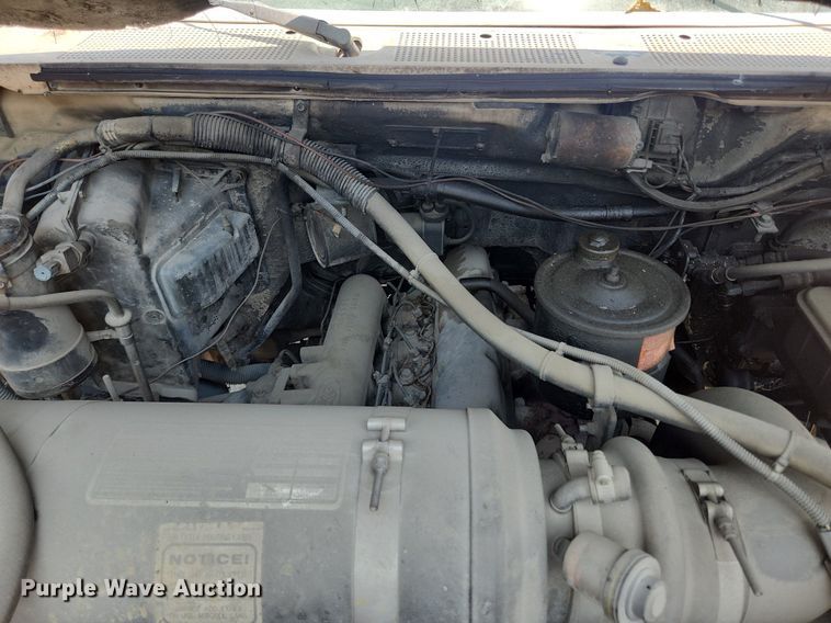 image for item LX9588 1992 Ford F700  flatbed truck