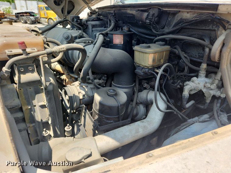 image for item LX9588 1992 Ford F700  flatbed truck