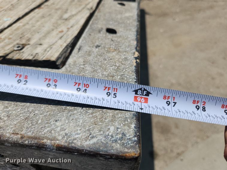 image for item LX9588 1992 Ford F700  flatbed truck