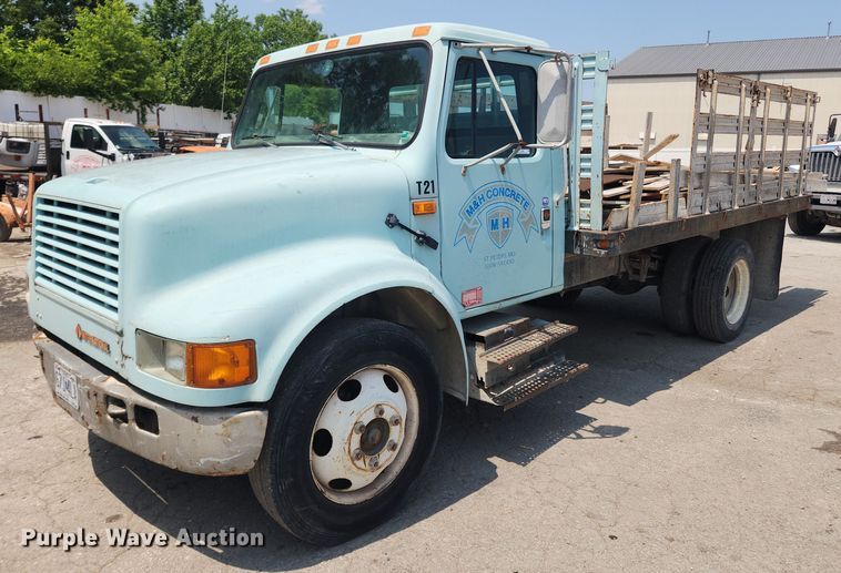 image for item LX9589 1991 International 4600  flatbed truck