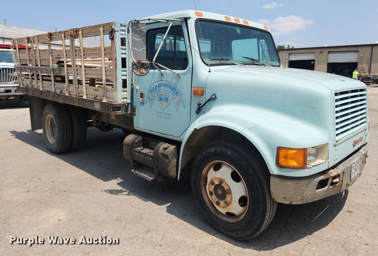 image for item LX9589 1991 International 4600  flatbed truck