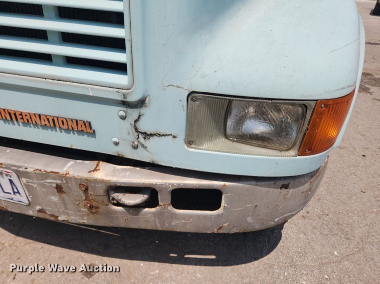 image for item LX9589 1991 International 4600  flatbed truck