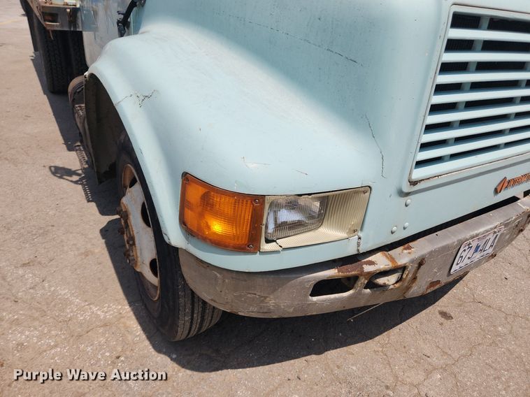 image for item LX9589 1991 International 4600  flatbed truck