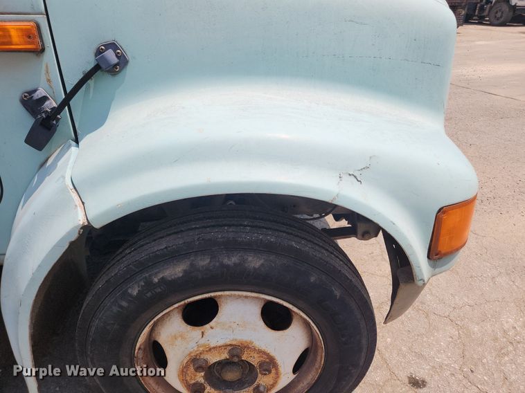 image for item LX9589 1991 International 4600  flatbed truck