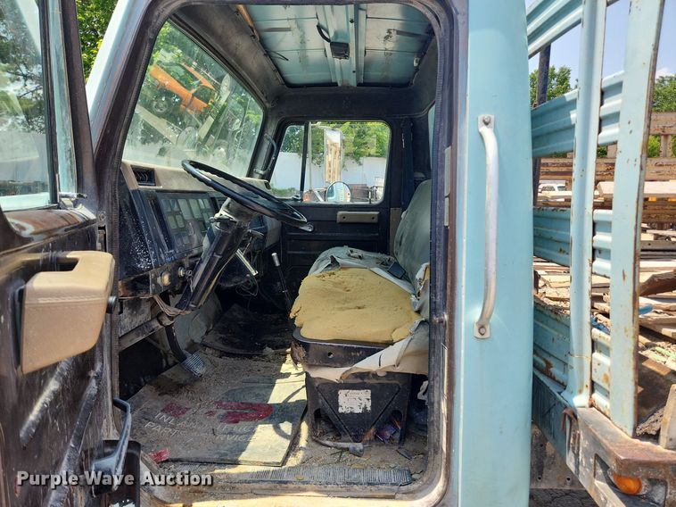 image for item LX9589 1991 International 4600  flatbed truck