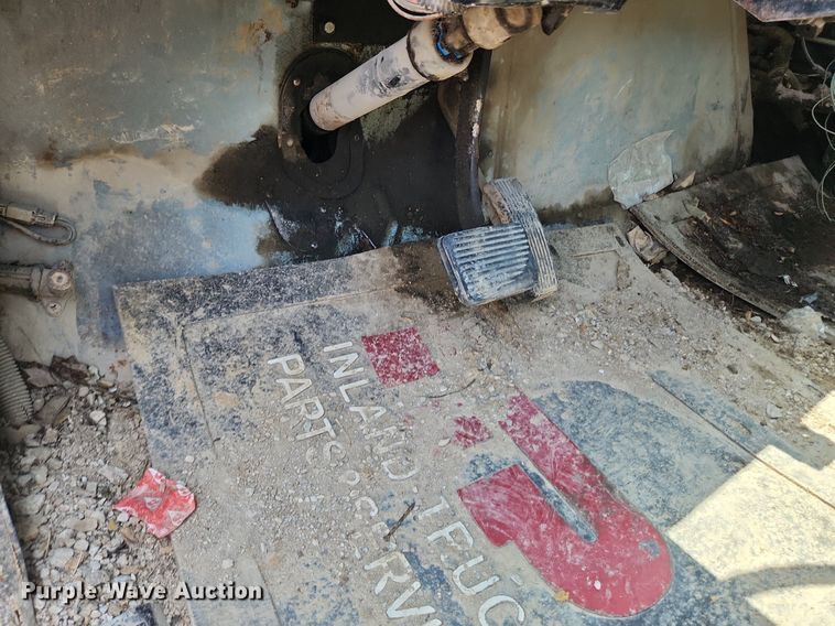 image for item LX9589 1991 International 4600  flatbed truck