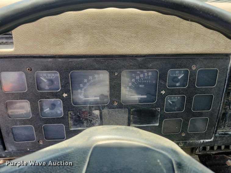 image for item LX9589 1991 International 4600  flatbed truck