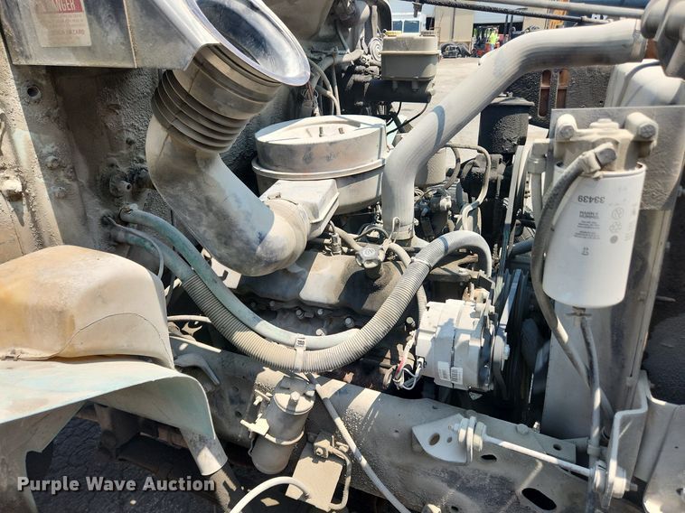 image for item LX9589 1991 International 4600  flatbed truck