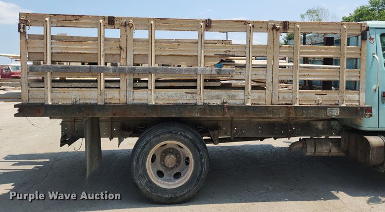 image for item LX9589 1991 International 4600  flatbed truck