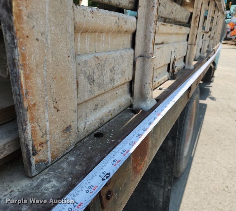 image for item LX9589 1991 International 4600  flatbed truck