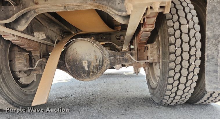 image for item LX9589 1991 International 4600  flatbed truck