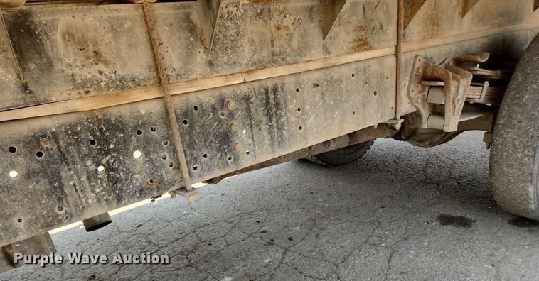 image for item LX9589 1991 International 4600  flatbed truck