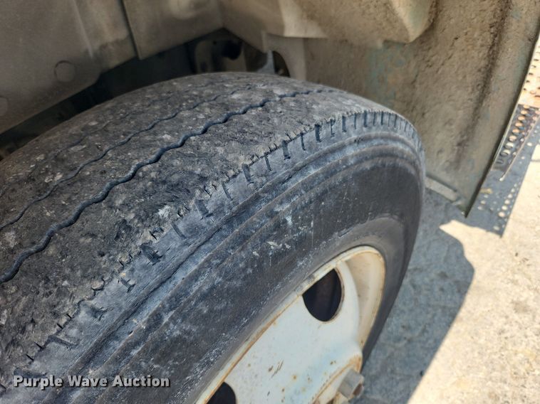 image for item LX9589 1991 International 4600  flatbed truck