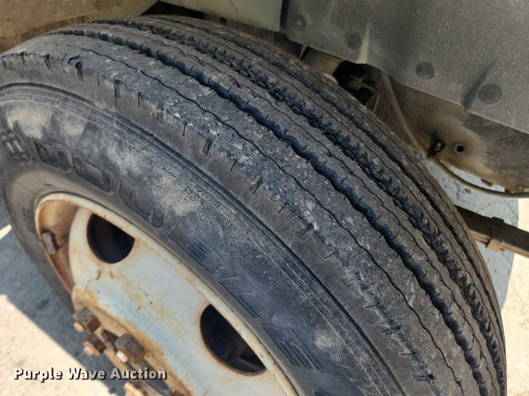 image for item LX9589 1991 International 4600  flatbed truck