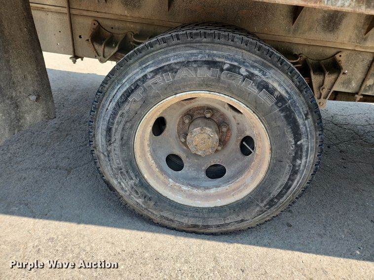 image for item LX9589 1991 International 4600  flatbed truck