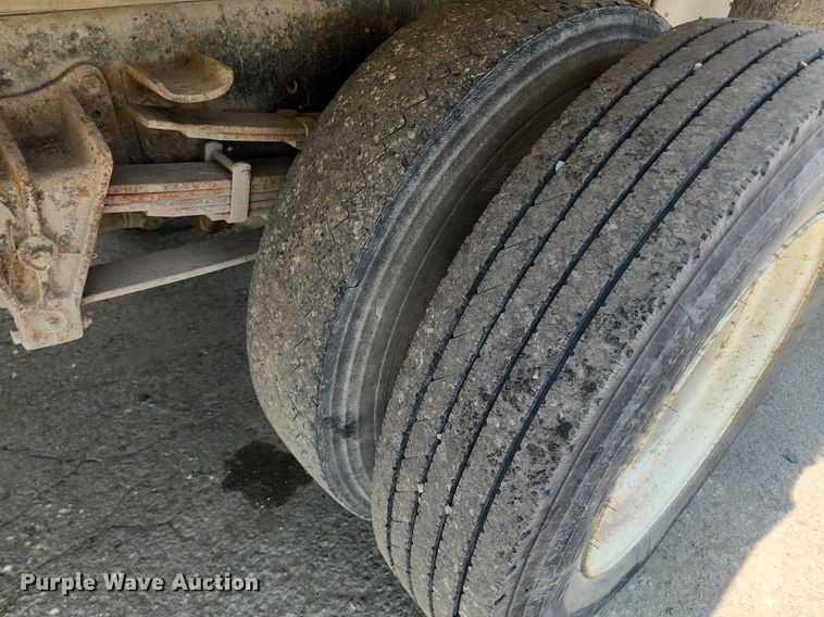 image for item LX9589 1991 International 4600  flatbed truck