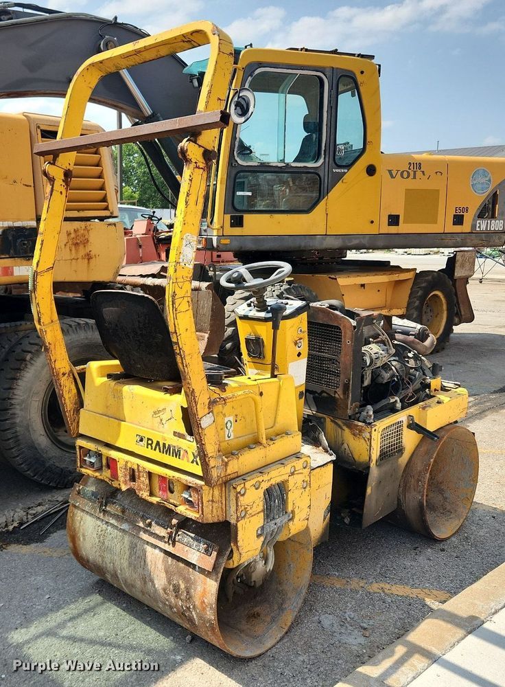 image for item LX9592 1999 Rammax CH4900  double drum vibratory roller