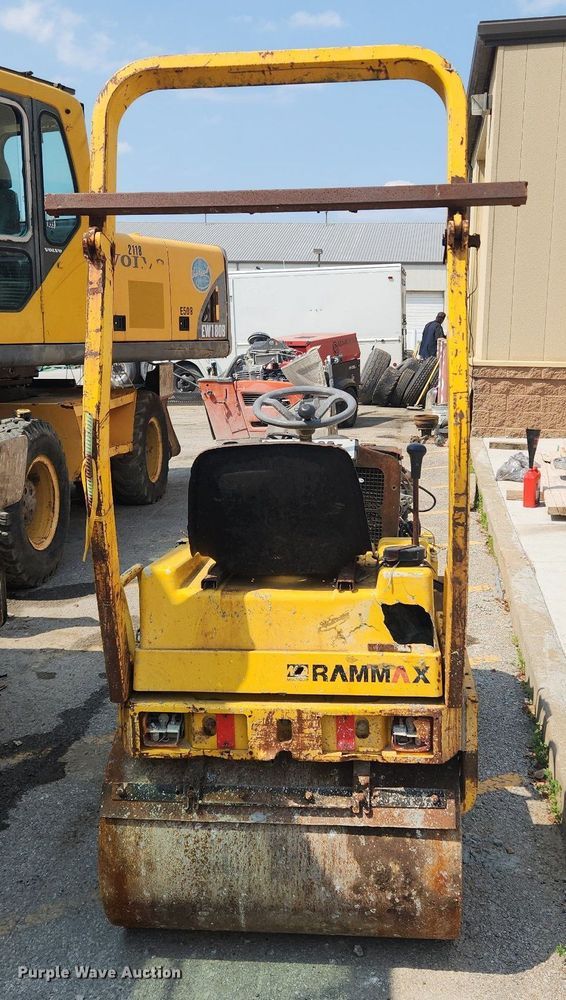 image for item LX9592 1999 Rammax CH4900  double drum vibratory roller