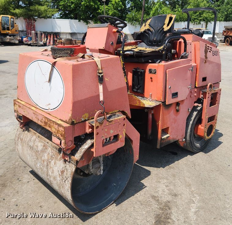 image for item LX9593 Vibromax W255K  single drum vibratory roller