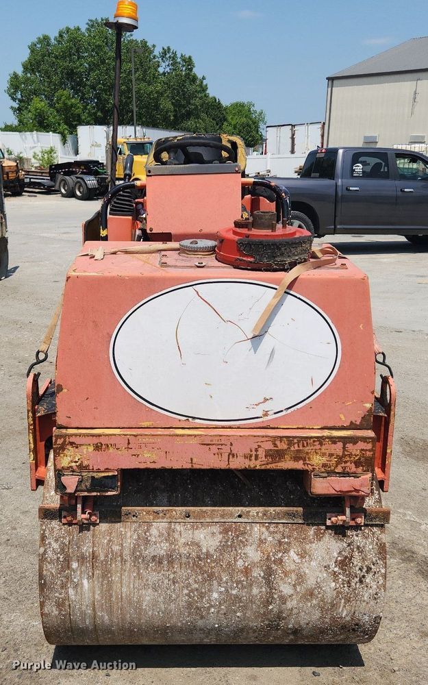 image for item LX9593 Vibromax W255K  single drum vibratory roller