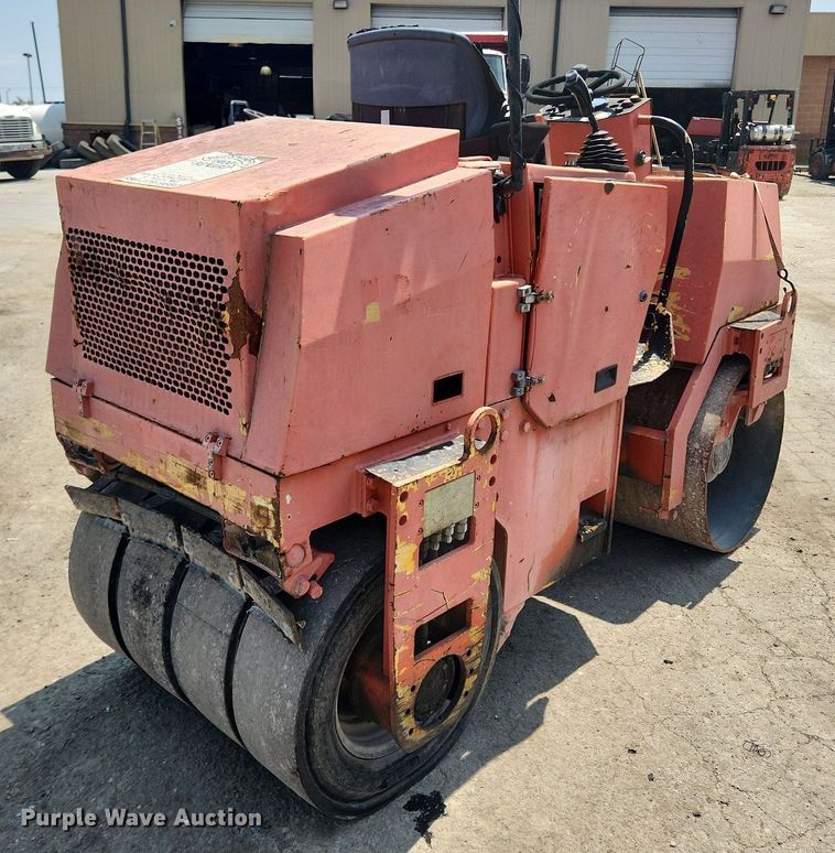 image for item LX9593 Vibromax W255K  single drum vibratory roller