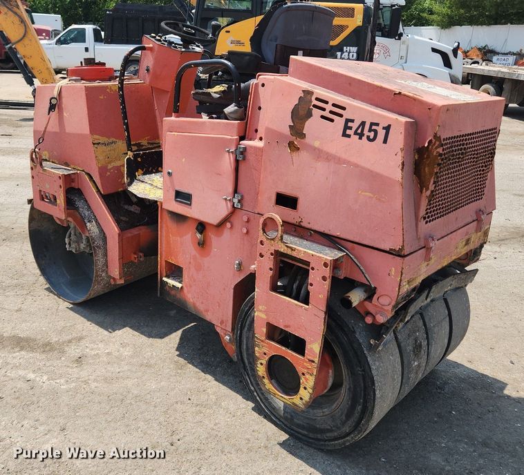 image for item LX9593 Vibromax W255K  single drum vibratory roller