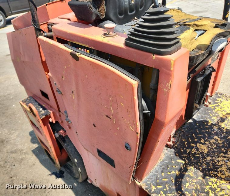 image for item LX9593 Vibromax W255K  single drum vibratory roller