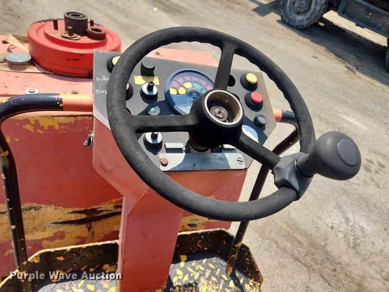 image for item LX9593 Vibromax W255K  single drum vibratory roller