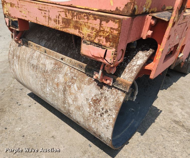 image for item LX9593 Vibromax W255K  single drum vibratory roller