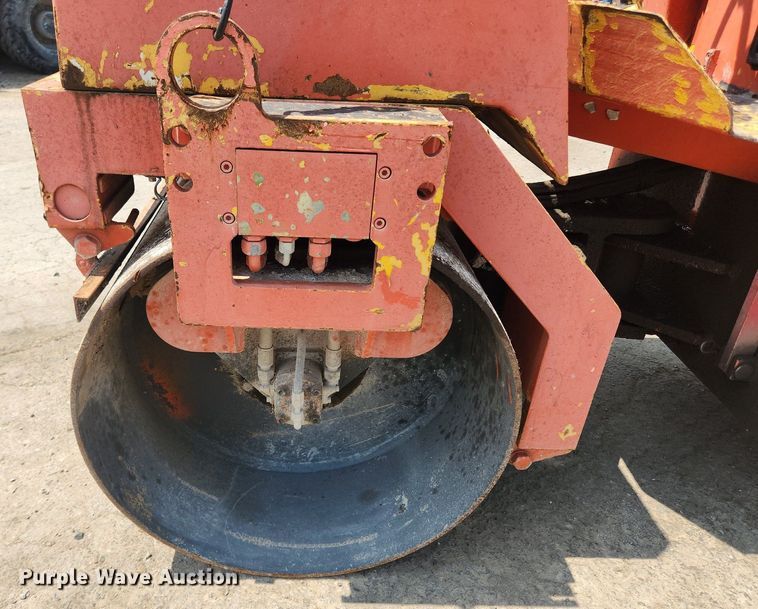 image for item LX9593 Vibromax W255K  single drum vibratory roller