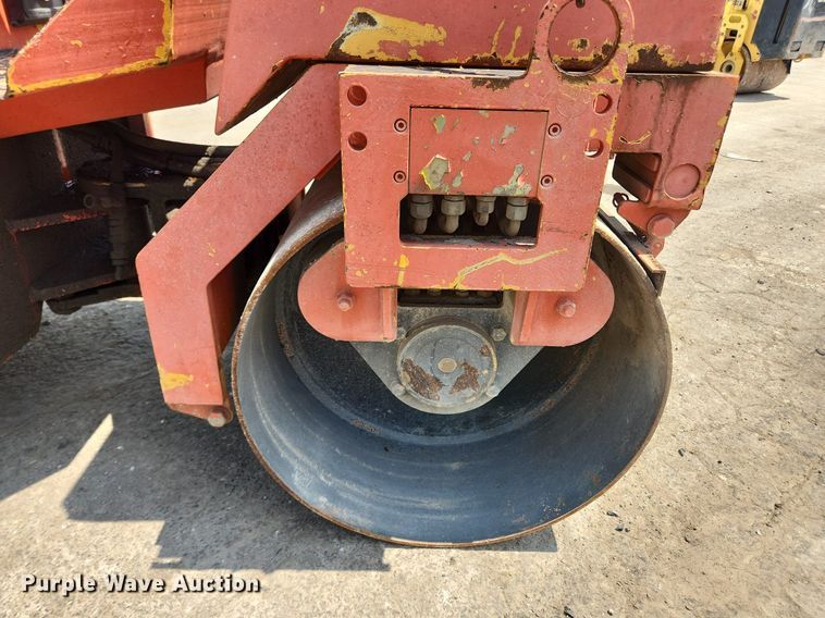 image for item LX9593 Vibromax W255K  single drum vibratory roller