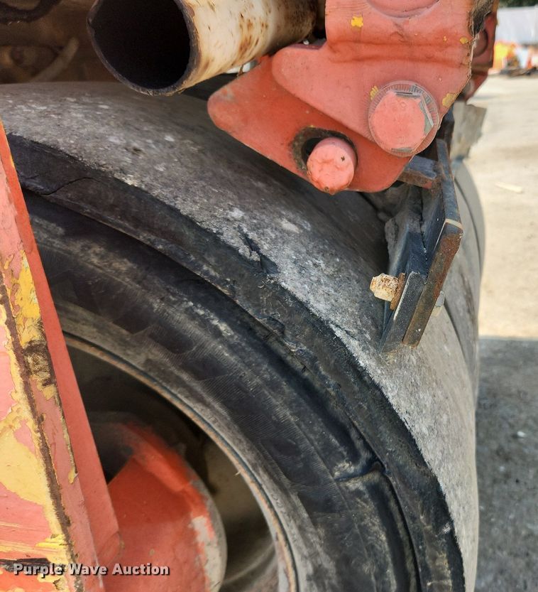 image for item LX9593 Vibromax W255K  single drum vibratory roller