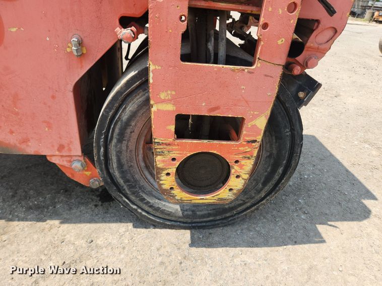 image for item LX9593 Vibromax W255K  single drum vibratory roller