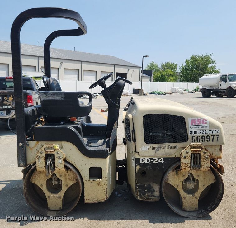 image for item LX9594 Ingersoll Rand DD24  double drum vibratory roller