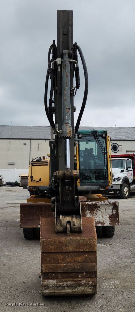 image for item LX9595 2004 Volvo EW180B  wheeled excavator