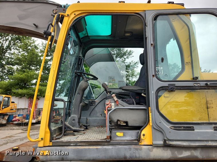 image for item LX9595 2004 Volvo EW180B  wheeled excavator