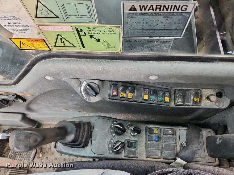 image for item LX9595 2004 Volvo EW180B  wheeled excavator