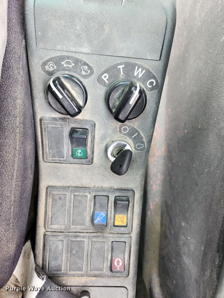 image for item LX9595 2004 Volvo EW180B  wheeled excavator