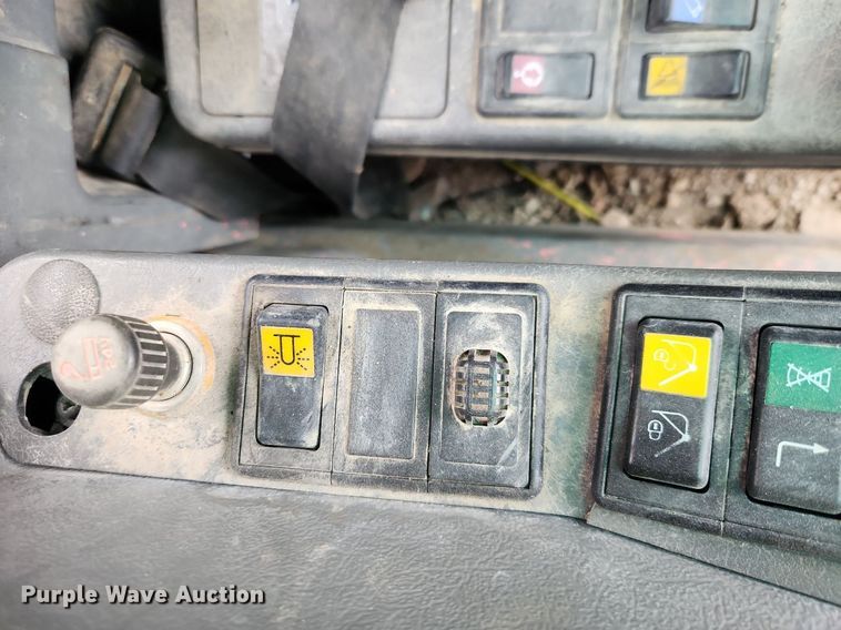 image for item LX9595 2004 Volvo EW180B  wheeled excavator