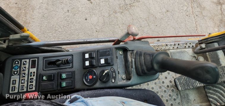 image for item LX9595 2004 Volvo EW180B  wheeled excavator