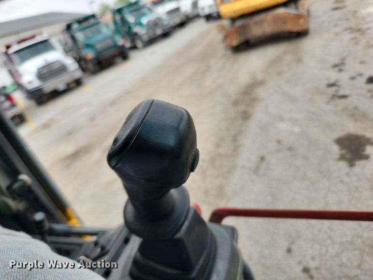 image for item LX9595 2004 Volvo EW180B  wheeled excavator