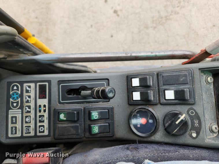 image for item LX9595 2004 Volvo EW180B  wheeled excavator