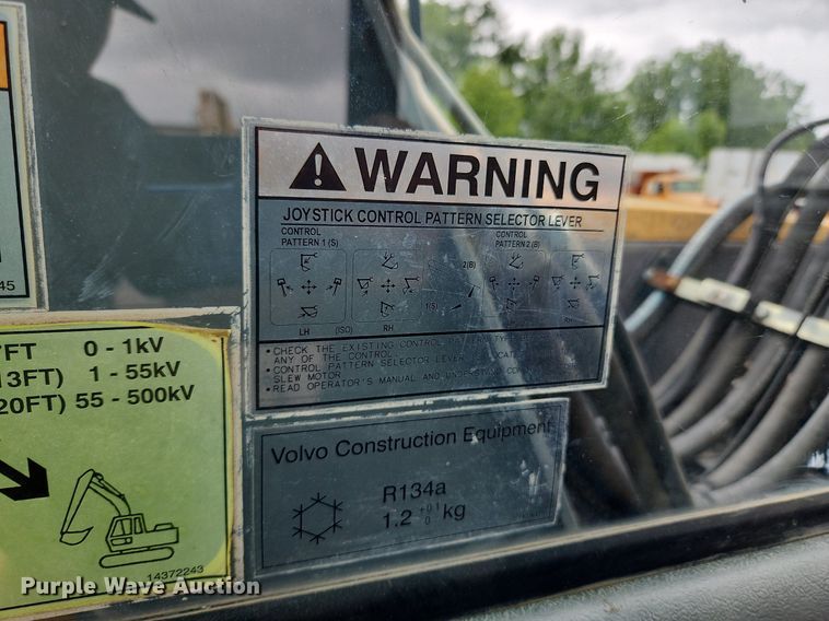 image for item LX9595 2004 Volvo EW180B  wheeled excavator