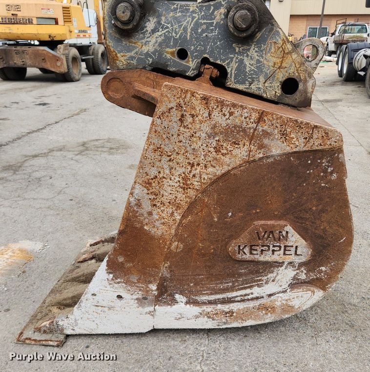 image for item LX9595 2004 Volvo EW180B  wheeled excavator