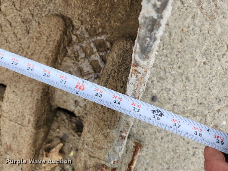 image for item LX9595 2004 Volvo EW180B  wheeled excavator