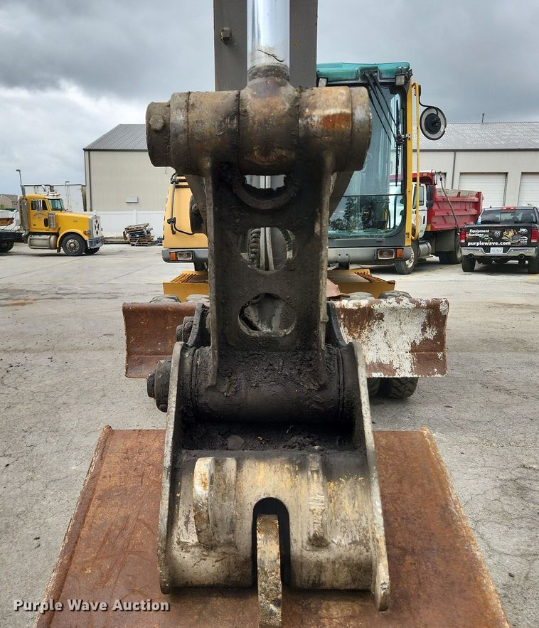 image for item LX9595 2004 Volvo EW180B  wheeled excavator